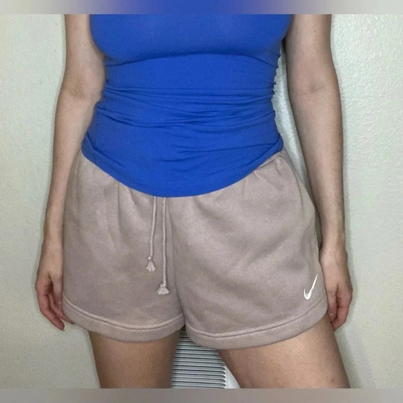 Nike High Waisted Fleece Sweat Shorts Size Medium Mauve - Picture 1 of 6